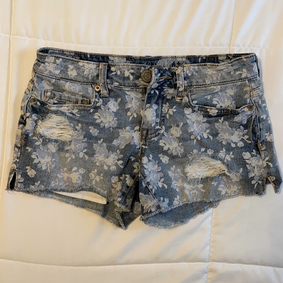 Aeropostale Pants - *SOLD*Low-Rise Floral Print Cut-Offs